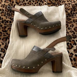 Dansko hobnail smoky brown suede clogs. Very comfy and cute! See pics for detail